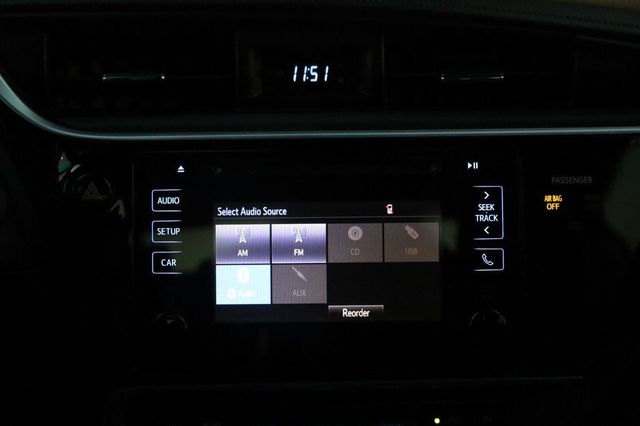 2017 Toyota Corolla SE - 23095857 - 38