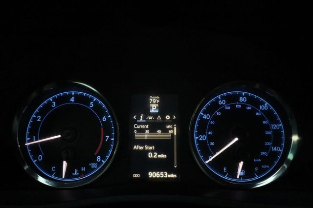 2017 Toyota Corolla SE - 23095857 - 42