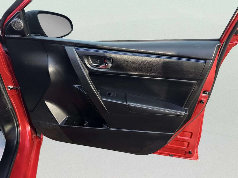 2017 Toyota Corolla SE 4dr Sedan CVT - 22964801 - 17