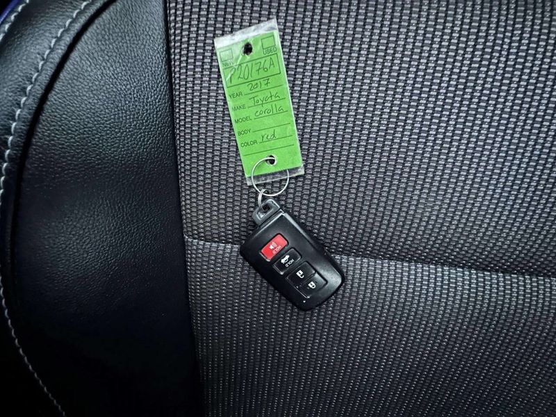 2017 Toyota Corolla SE 4dr Sedan CVT - 22964801 - 27