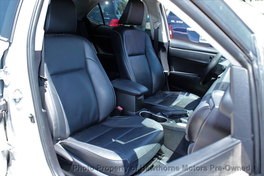 2017 Toyota Corolla XLE photo 11