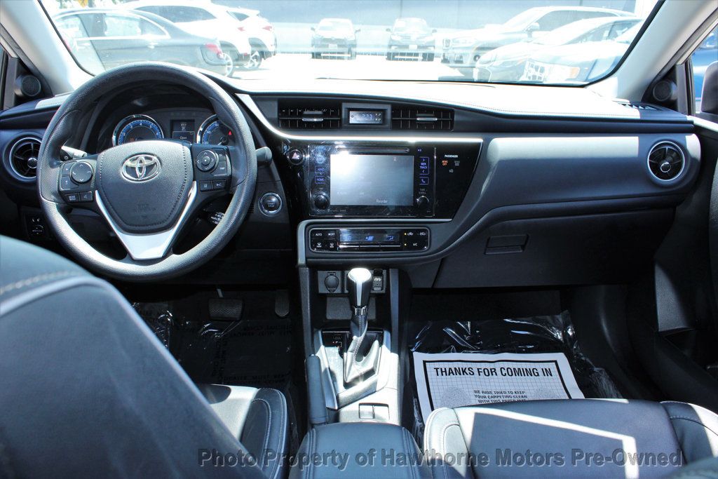 2017 Toyota Corolla XLE photo 13
