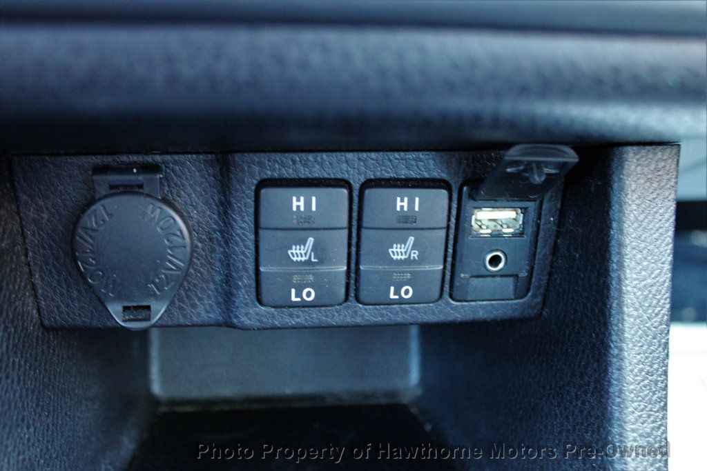 2017 Toyota Corolla XLE photo 16