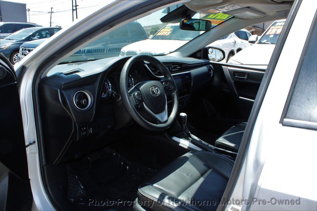 2017 Toyota Corolla XLE photo 17