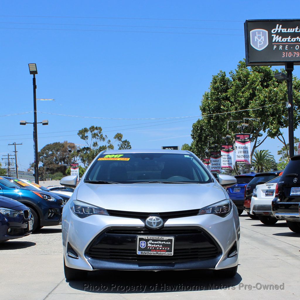 2017 Toyota Corolla XLE photo 3
