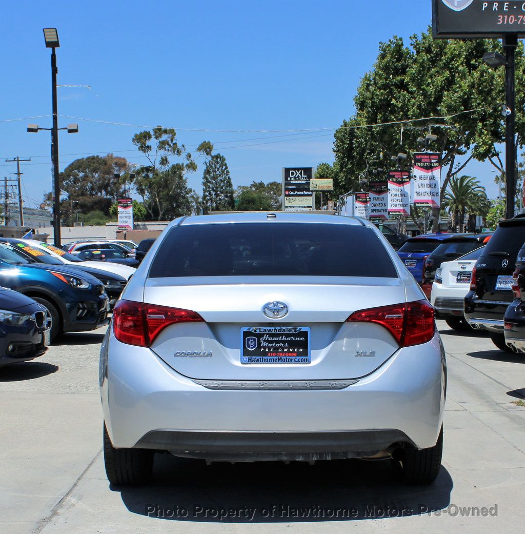 2017 Toyota Corolla XLE photo 4