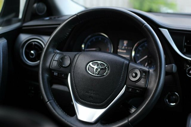2017 Toyota Corolla XSE LOADED W/ NAVIGATION, LEATHER HTD SEATS, MOONROOF  - 23030979 - 25