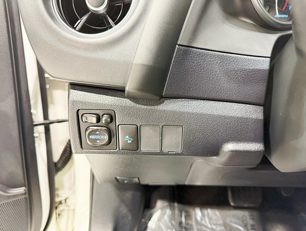 2017 Toyota Corolla iM Base - 22923180 - 12