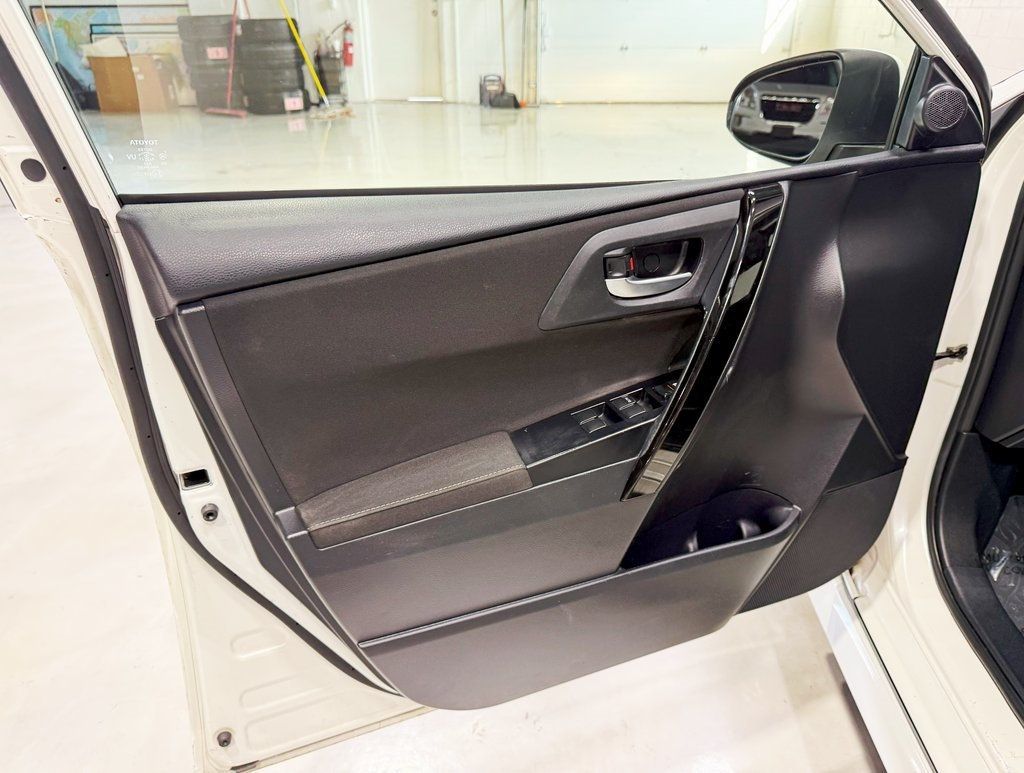 2017 Toyota Corolla iM Base - 22923180 - 22