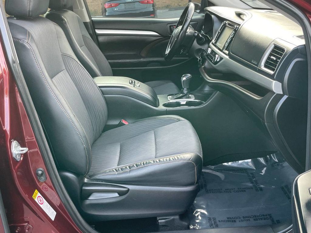2017 Toyota Highlander LE Plus photo 7
