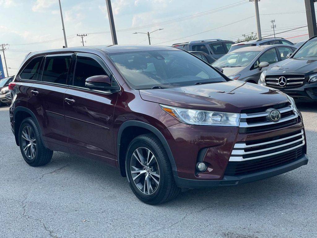 2017 Toyota Highlander LE Plus photo 3
