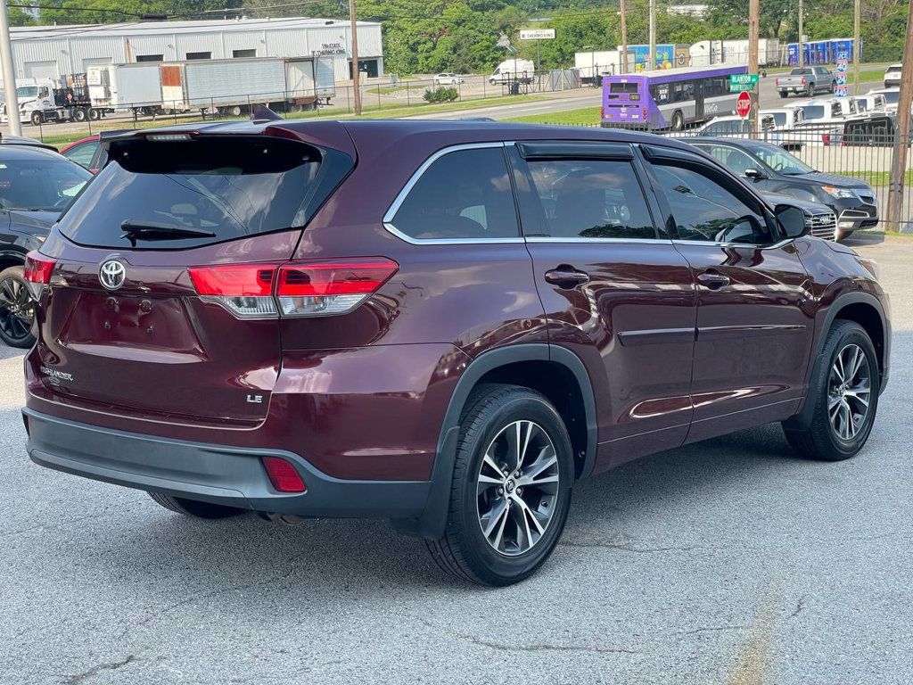 2017 Toyota Highlander LE Plus photo 5