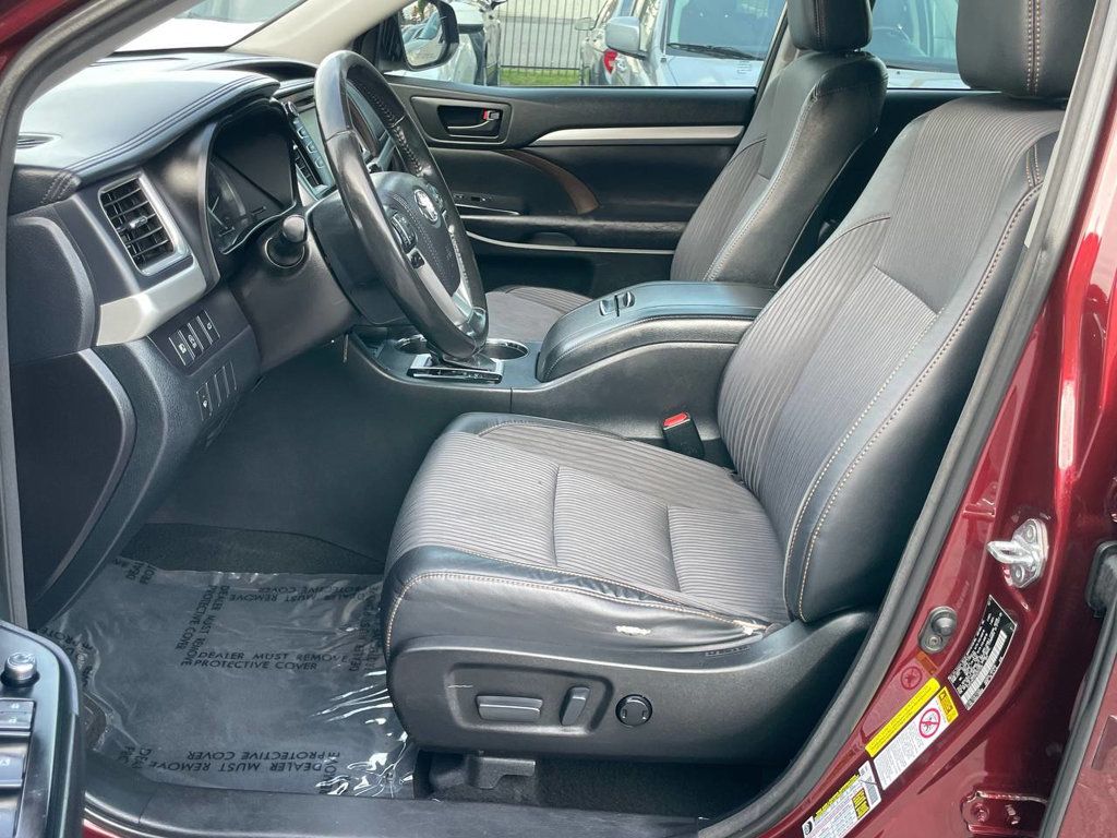 2017 Toyota Highlander LE Plus photo 6