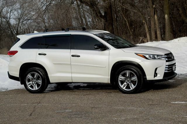 2017 Toyota Highlander AWD LIMITED W/ NAVIGATION, MOONROOF, LEATHER NEW TIRES - 22973146 - 0