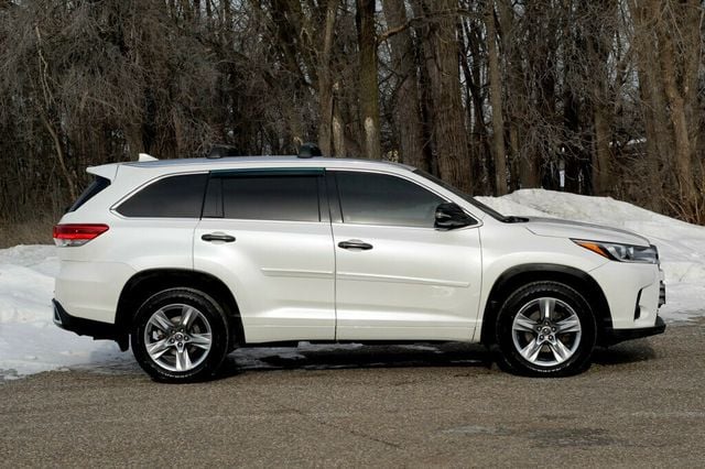 2017 Toyota Highlander AWD LIMITED W/ NAVIGATION, MOONROOF, LEATHER NEW TIRES - 22973146 - 1