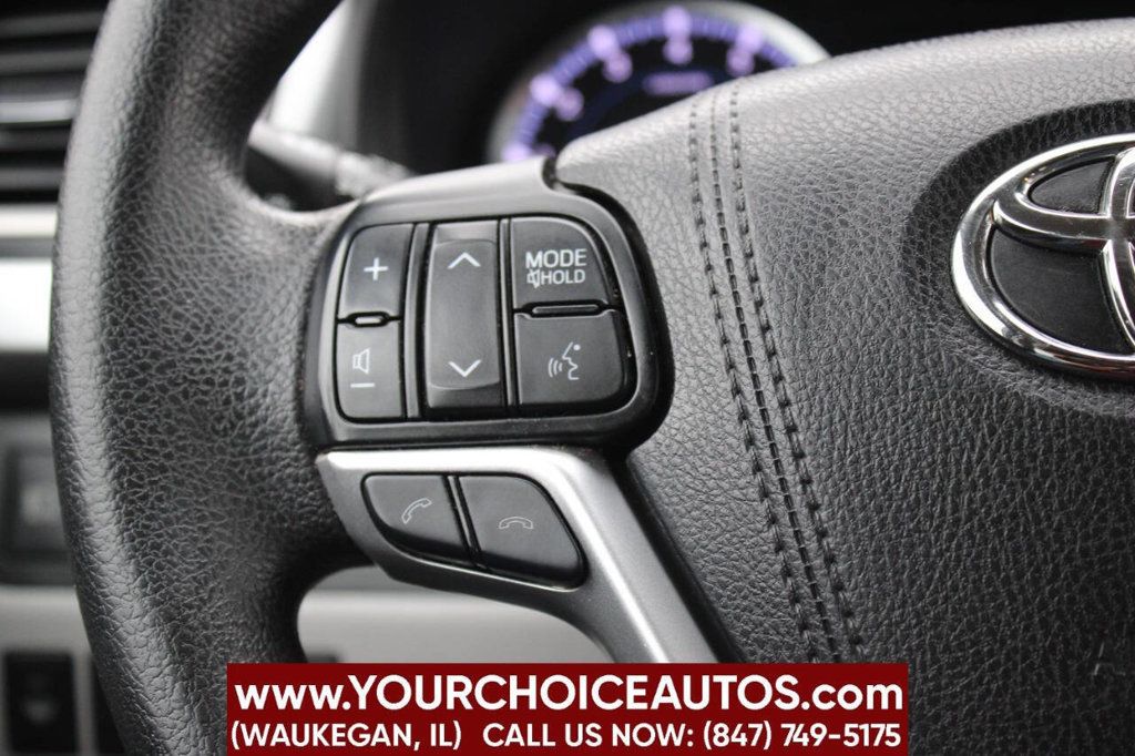 2017 Toyota Highlander LE I4 FWD - 22852092 - 28