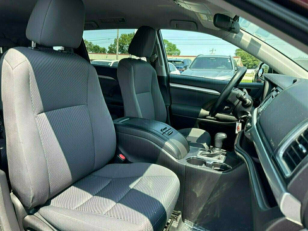 2017 Toyota Highlander LE I4 FWD - 23049696 - 12