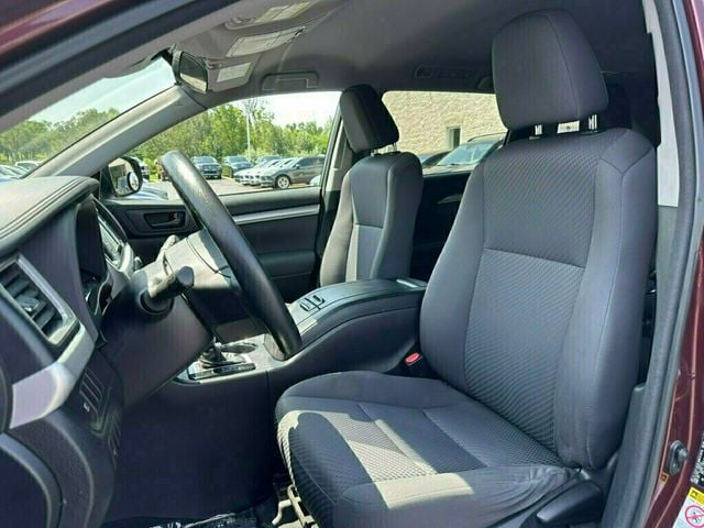 2017 Toyota Highlander LE I4 FWD - 23049696 - 13