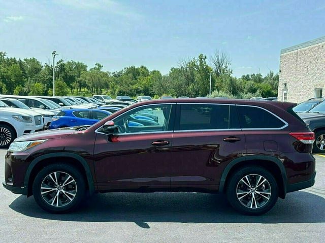 2017 Toyota Highlander LE I4 FWD - 23049696 - 16