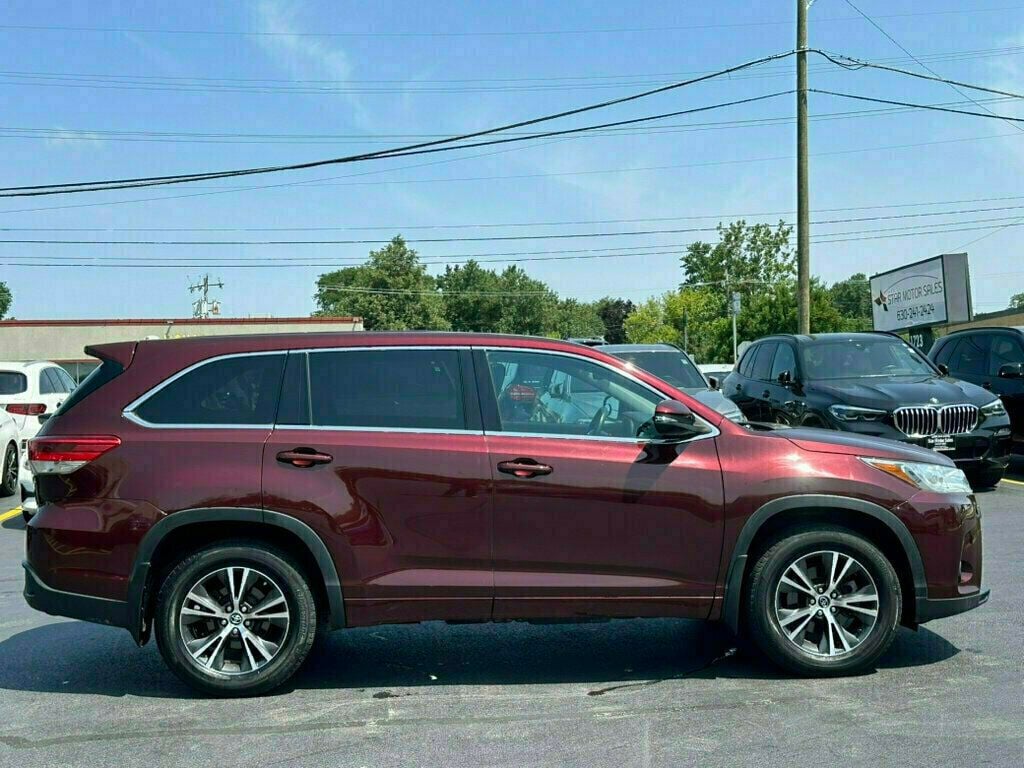 2017 Toyota Highlander LE I4 FWD - 23049696 - 17