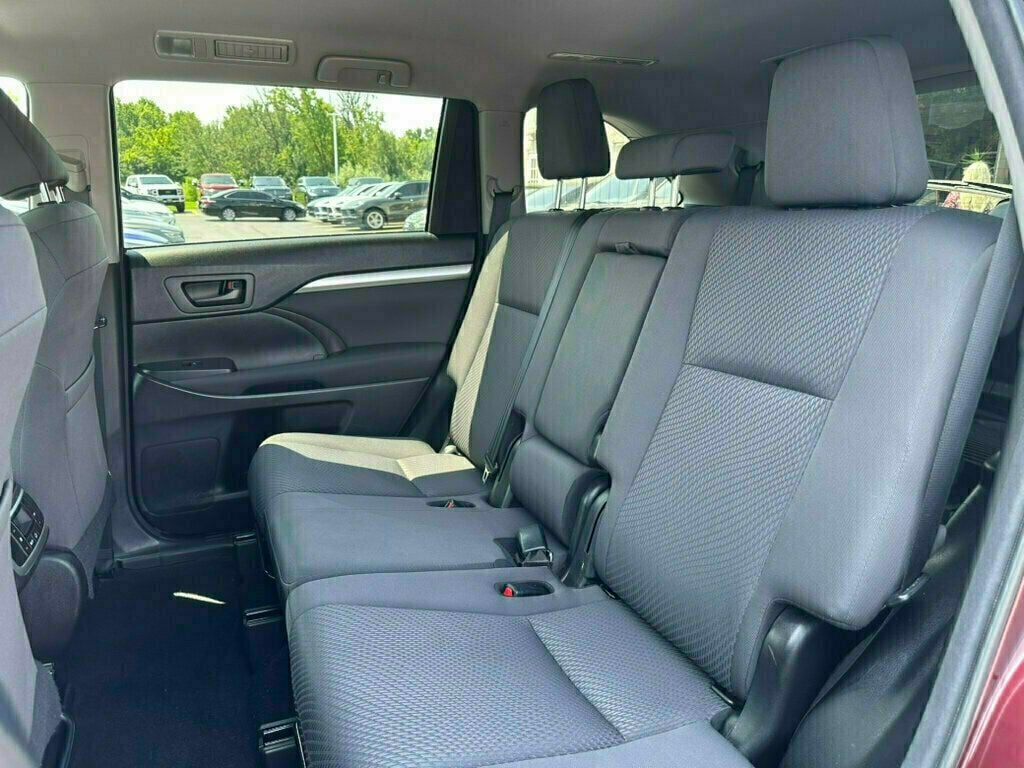 2017 Toyota Highlander LE I4 FWD - 23049696 - 18