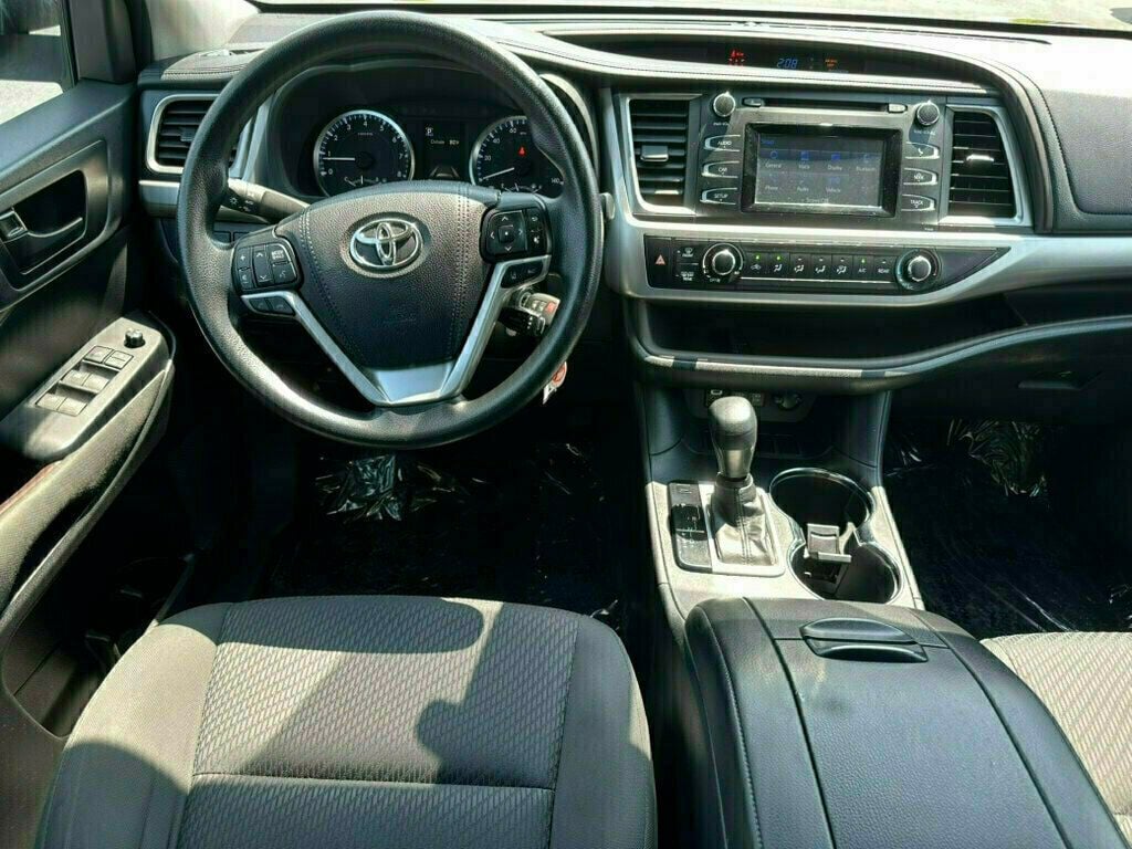 2017 Toyota Highlander LE I4 FWD - 23049696 - 24