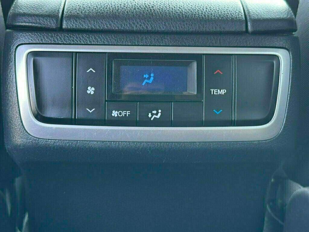 2017 Toyota Highlander LE I4 FWD - 23049696 - 28