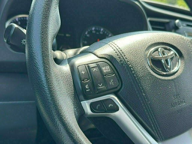 2017 Toyota Highlander LE I4 FWD - 23049696 - 29
