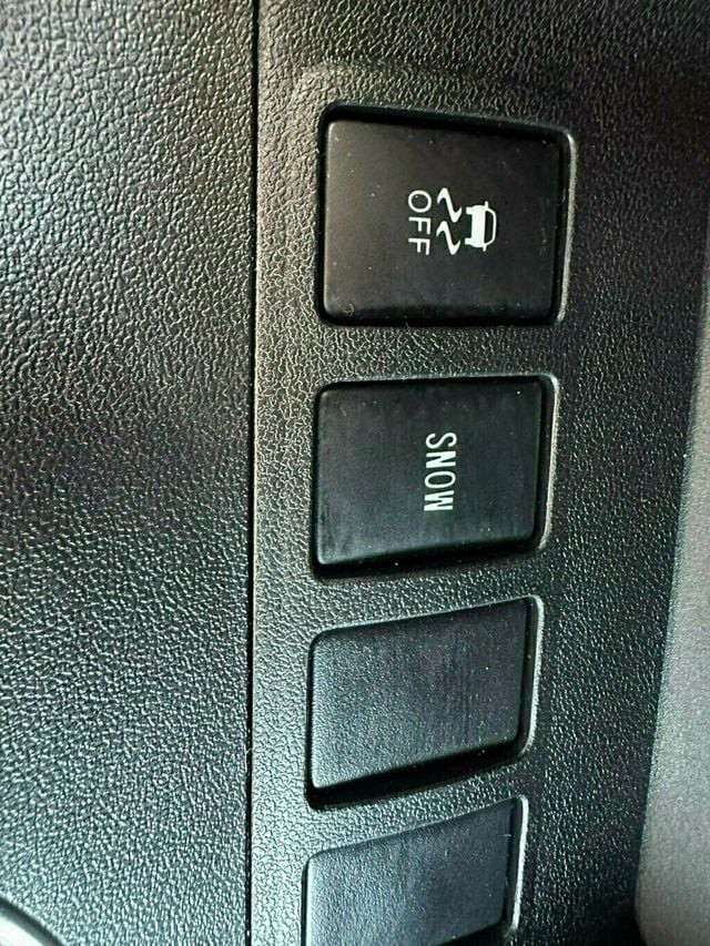 2017 Toyota Highlander LE I4 FWD - 23049696 - 33