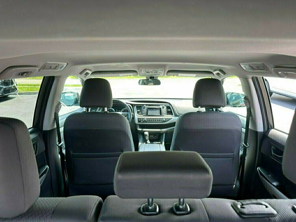 2017 Toyota Highlander LE I4 FWD - 23049696 - 36