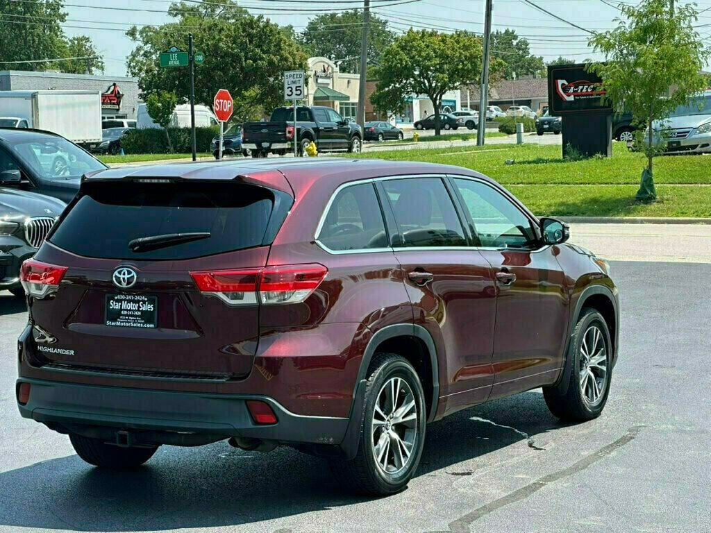 2017 Toyota Highlander LE I4 FWD - 23049696 - 4
