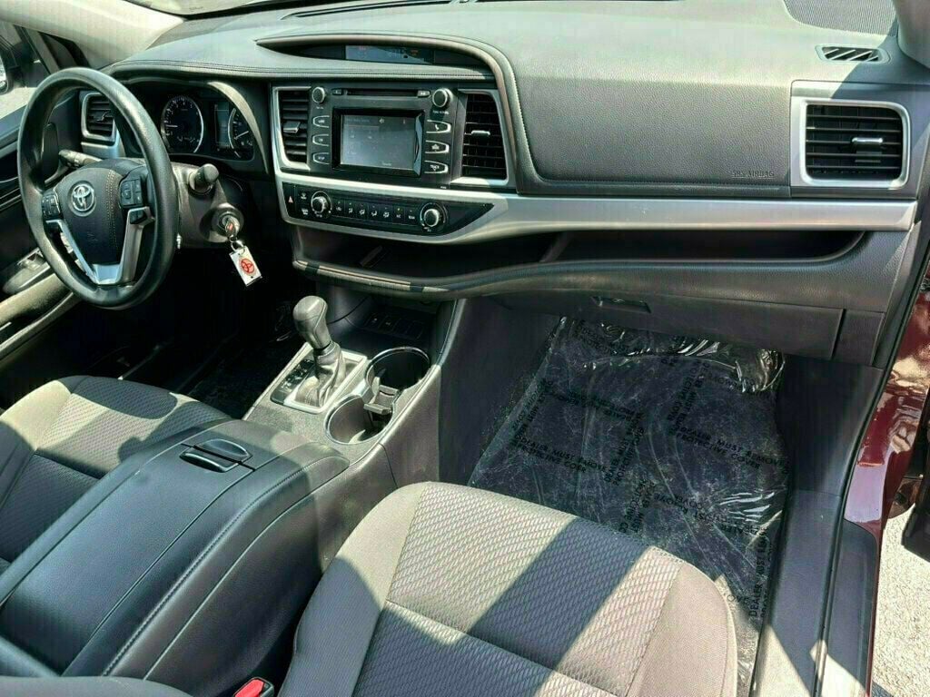 2017 Toyota Highlander LE I4 FWD - 23049696 - 8