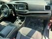 2017 Toyota Highlander LE I4 FWD - 23049696 - 8