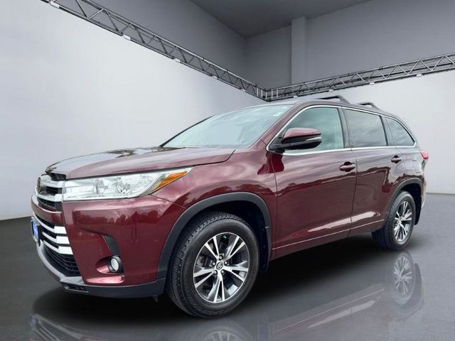 2017 Toyota Highlander LE Plus V6 AWD - 23028409 - 10