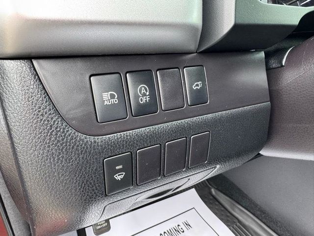 2017 Toyota Highlander LE Plus V6 AWD - 23028409 - 13
