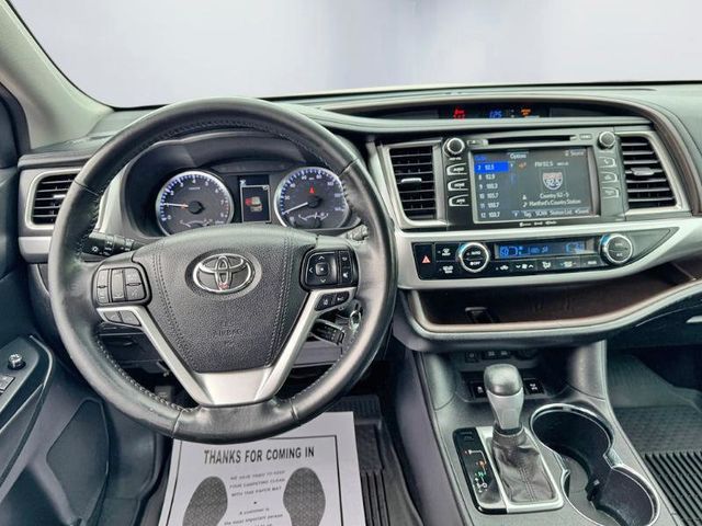 2017 Toyota Highlander LE Plus V6 AWD - 23028409 - 15