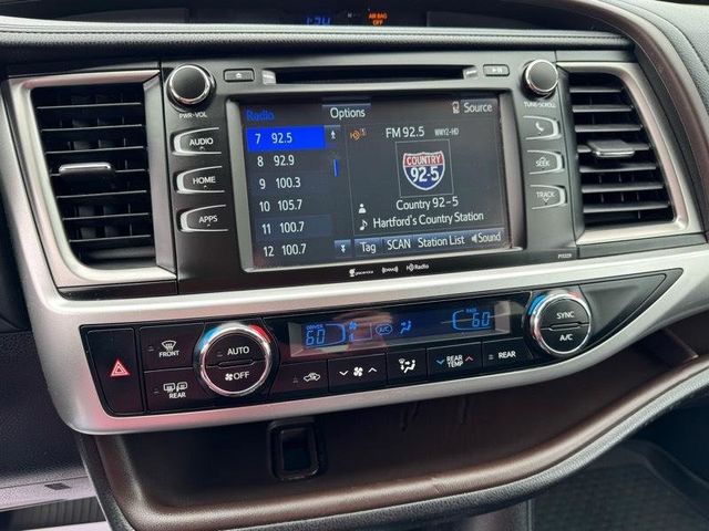 2017 Toyota Highlander LE Plus V6 AWD - 23028409 - 16