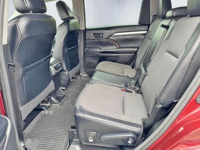 2017 Toyota Highlander LE Plus V6 AWD - 23028409 - 18
