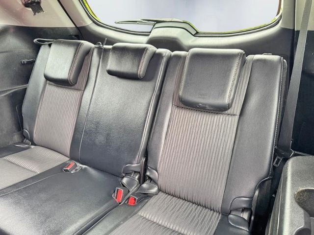2017 Toyota Highlander LE Plus V6 AWD - 23028409 - 19