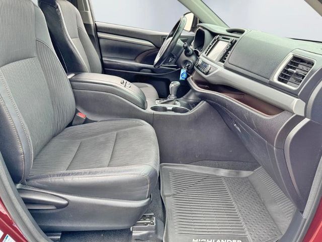 2017 Toyota Highlander LE Plus V6 AWD - 23028409 - 23