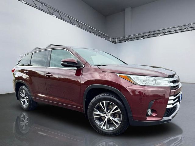 2017 Toyota Highlander LE Plus V6 AWD - 23028409 - 25