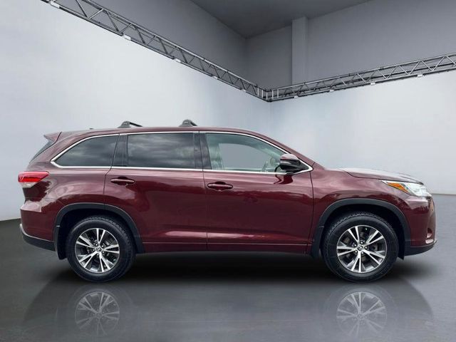 2017 Toyota Highlander LE Plus V6 AWD - 23028409 - 2