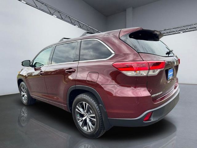 2017 Toyota Highlander LE Plus V6 AWD - 23028409 - 4
