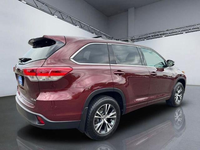 2017 Toyota Highlander LE Plus V6 AWD - 23028409 - 6