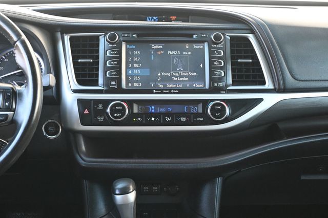 2017 Toyota Highlander Limited Platinum V6 FWD - 22971860 - 9