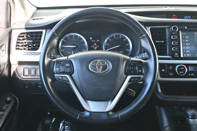 2017 Toyota Highlander Limited Platinum V6 FWD - 22971860 - 8