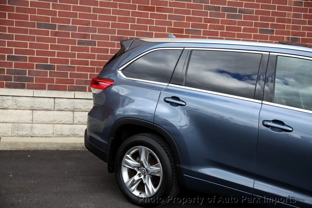 2017 Toyota Highlander Limited photo 11