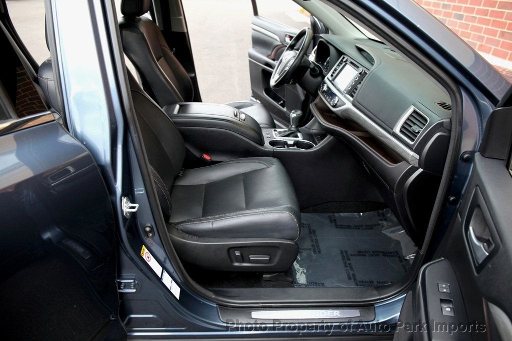 2017 Toyota Highlander Limited photo 25