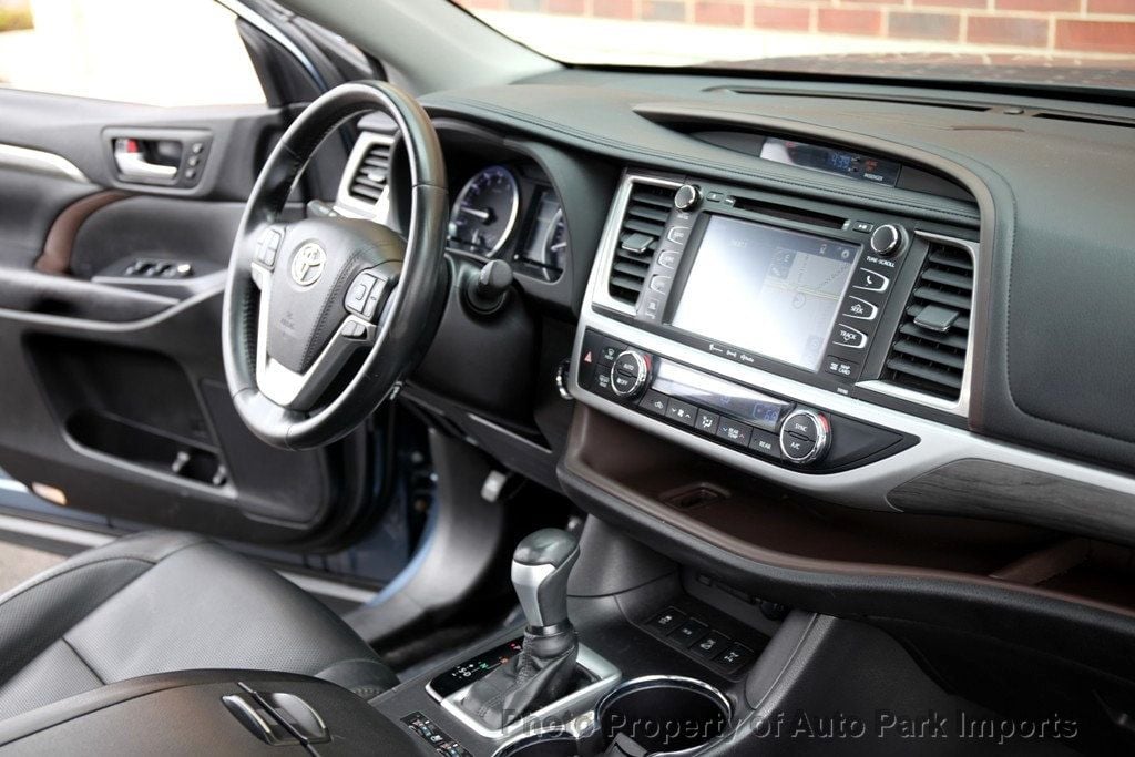 2017 Toyota Highlander Limited photo 28
