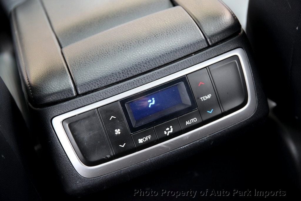 2017 Toyota Highlander Limited photo 29